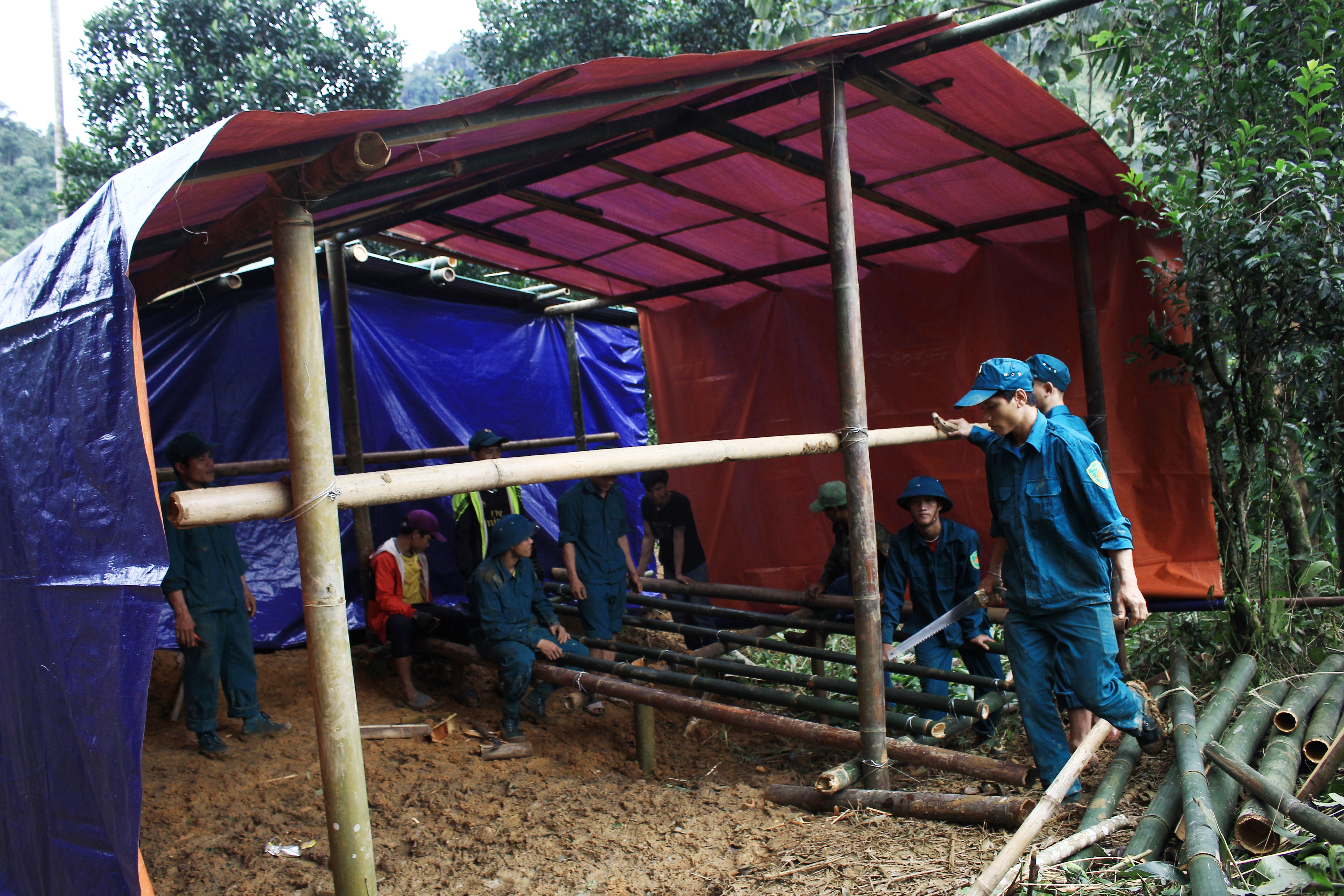 Lo mái ấm cho đồng bào Trà Leng